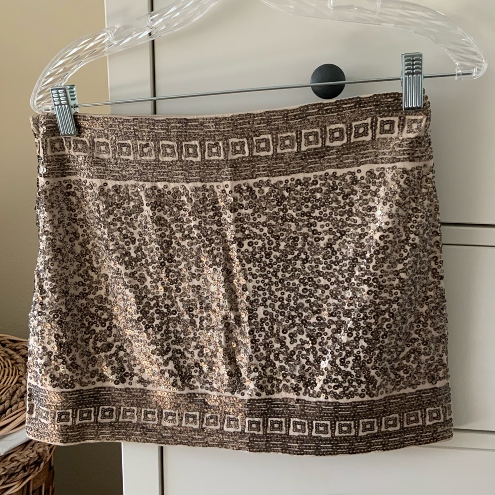 Sequins gold skirt.  No missing sequins, great condition. Size XS. Express